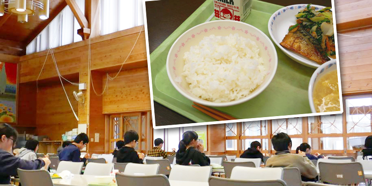有機米給食を食べる子どもたちの画像